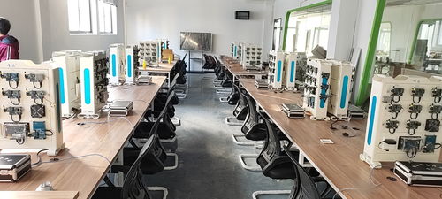 湖北生態(tài)工程職業(yè)技術(shù)學(xué)院信息機(jī)電學(xué)院智慧林業(yè)物聯(lián)網(wǎng)實(shí)訓(xùn)室竣工